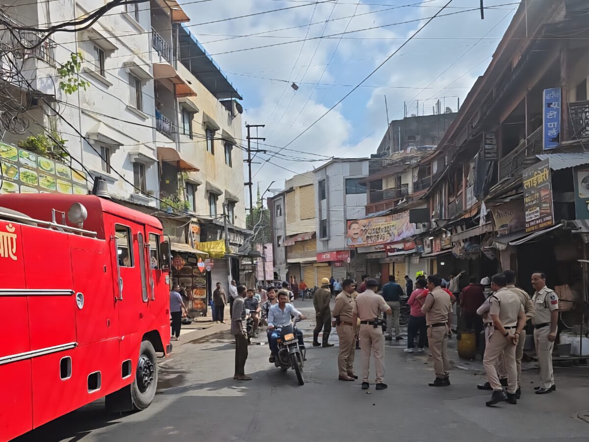 Indore:राजबाड़े के पास रेस्टोरेंट में लगी आग..! हादसा टला